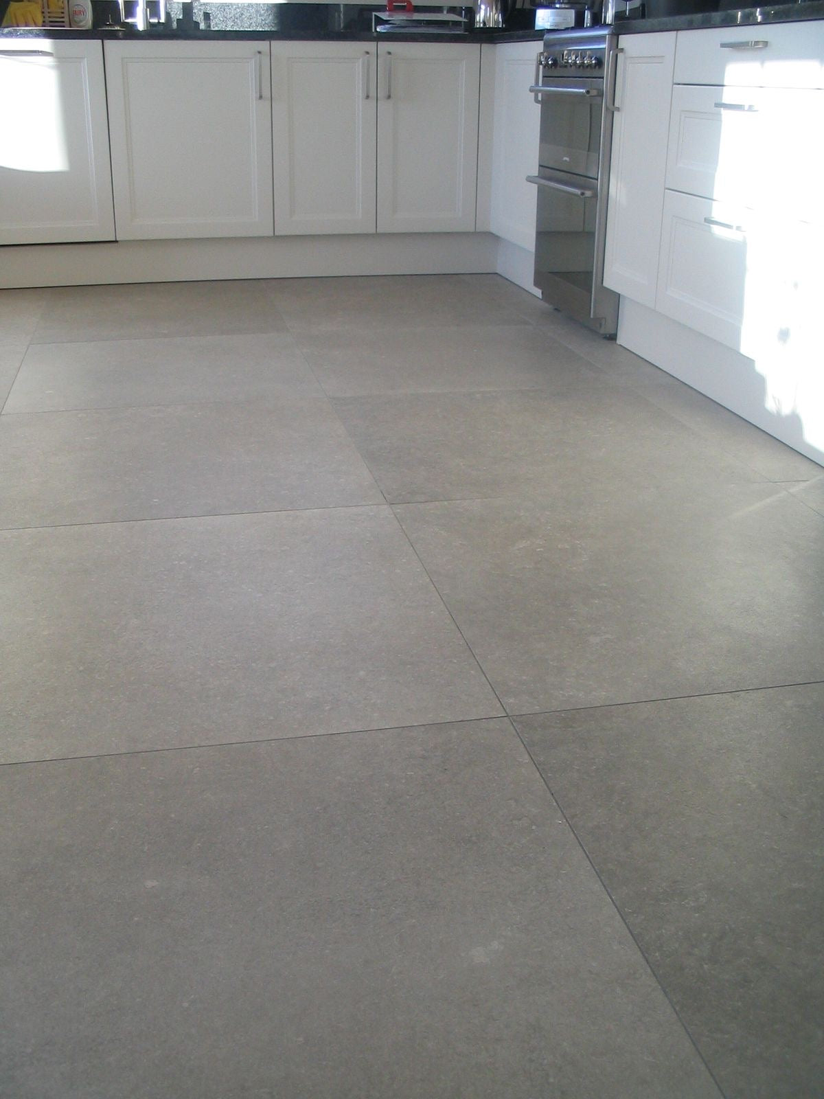 Gres porcellanato effetto pietra grigio 75x75